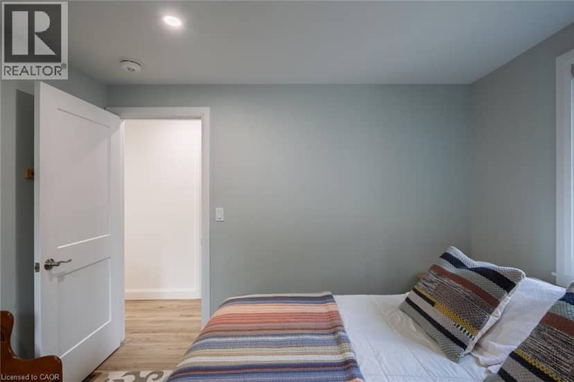 46 KING Street S — photo 16 of 39
