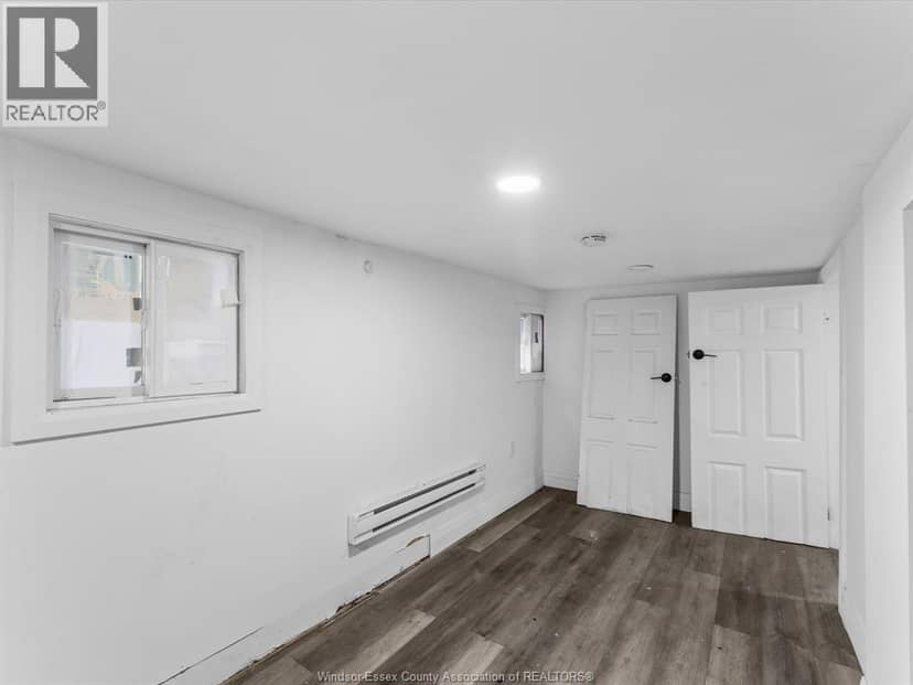 446 WYANDOTTE STREET West — photo 18 of 40