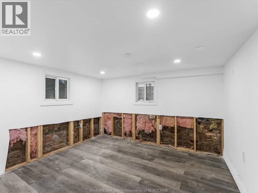 446 WYANDOTTE STREET West — photo 19 of 40
