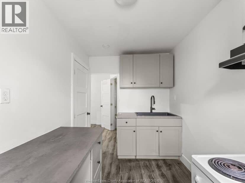 446 WYANDOTTE STREET West — photo 22 of 40