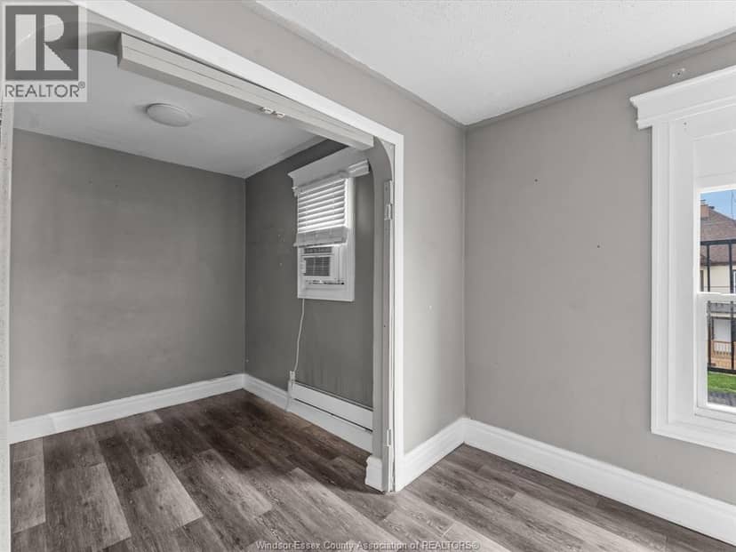 446 WYANDOTTE STREET West — photo 29 of 40