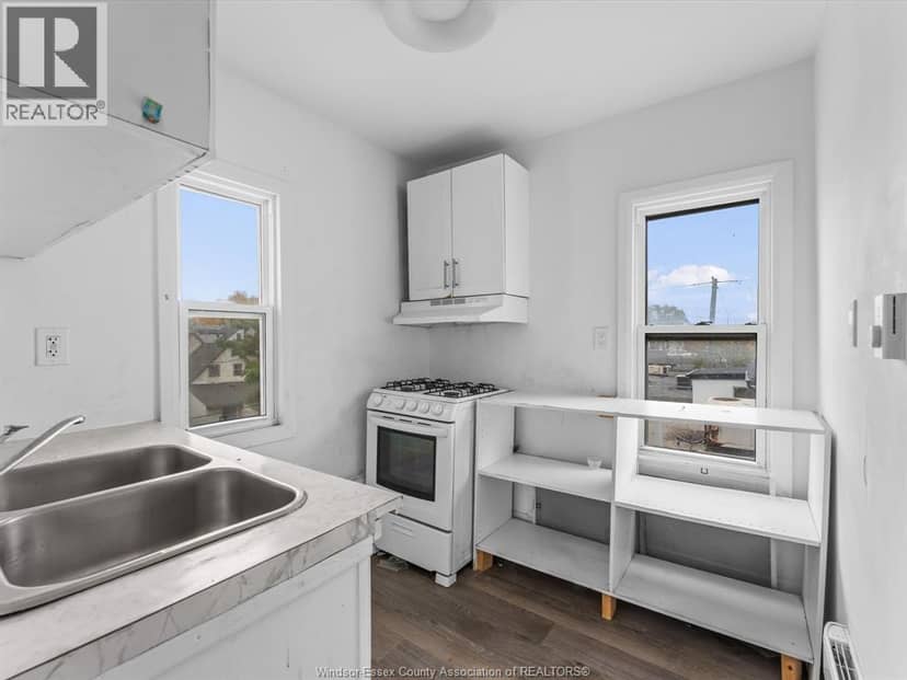 446 WYANDOTTE STREET West — photo 31 of 40