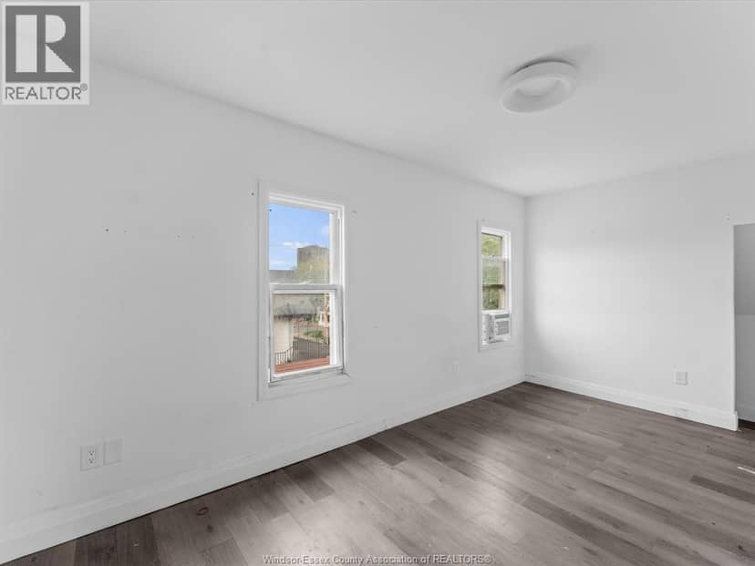 446 WYANDOTTE STREET West — photo 34 of 40