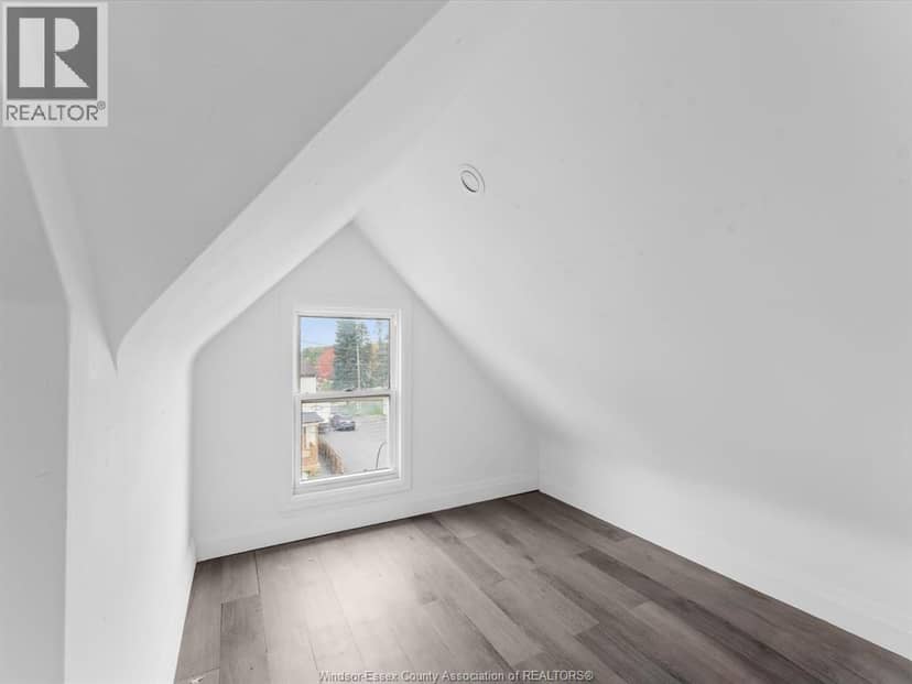 446 WYANDOTTE STREET West — photo 37 of 40