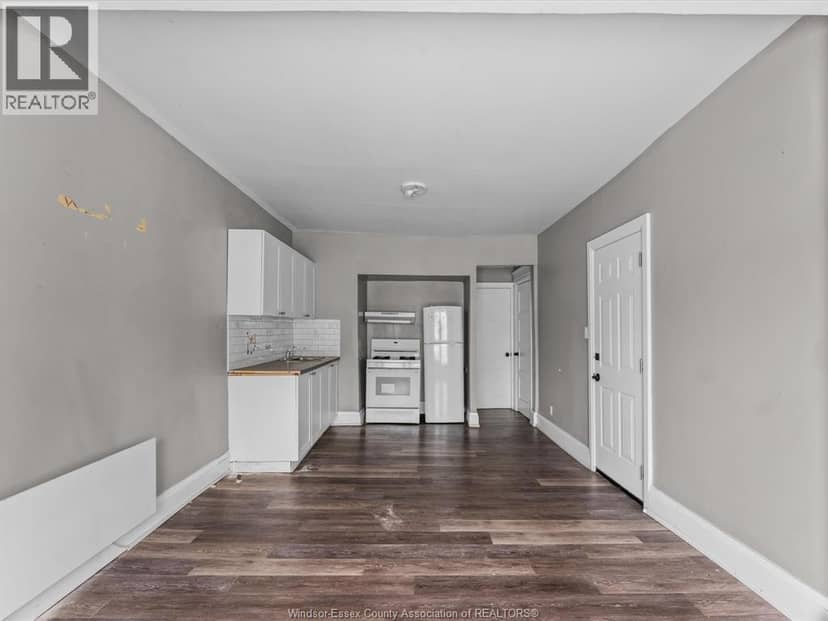 446 WYANDOTTE STREET West — photo 5 of 40