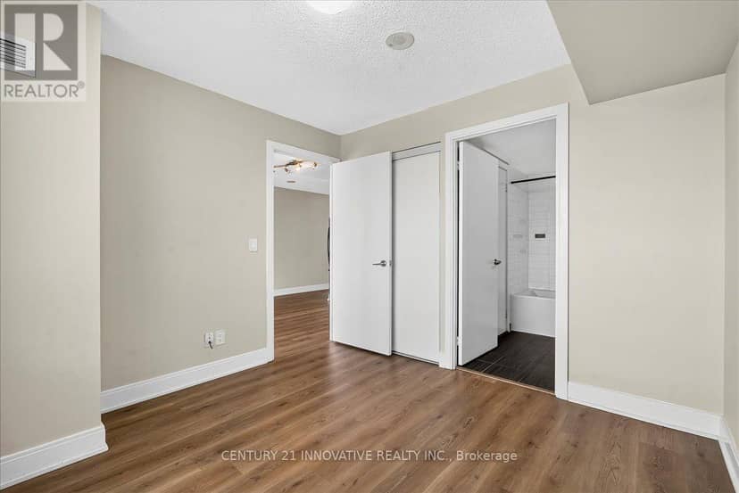 3501 - 125 Village Green Square — photo 20 of 33
