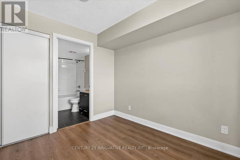 3501 - 125 Village Green Square — photo 21 of 33