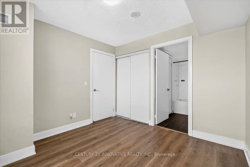 3501 - 125 Village Green Square — photo 22 of 33