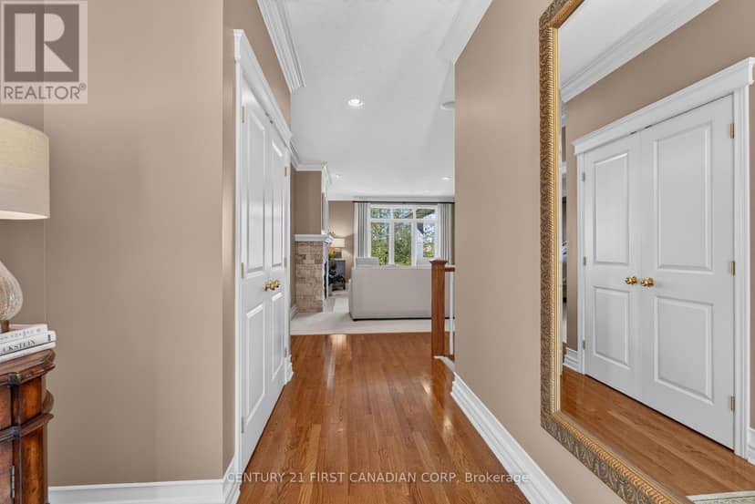 1811 Sandy Somerville Lane, London South, photo 4