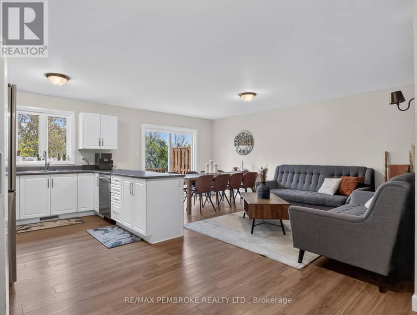 617 Nelson Street, Pembroke, photo 2