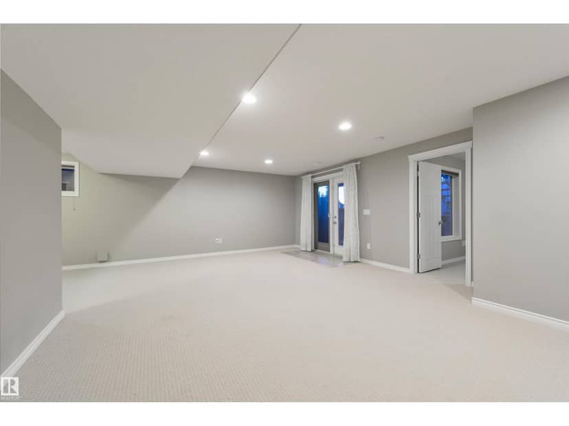 5932 12 AV SW — photo 35 of 40