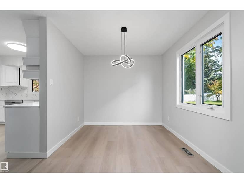 10928 34A AV NW — photo 11 of 40