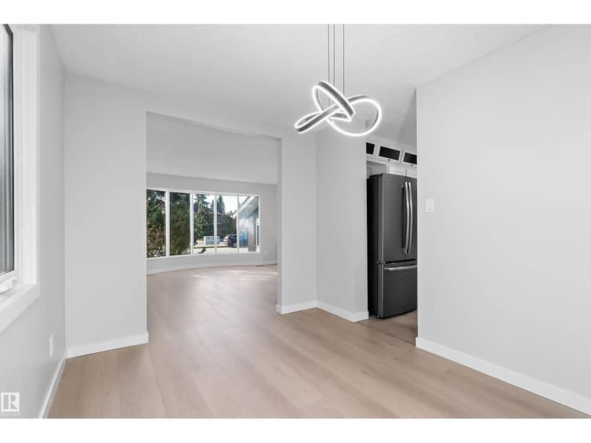 10928 34A AV NW — photo 13 of 40