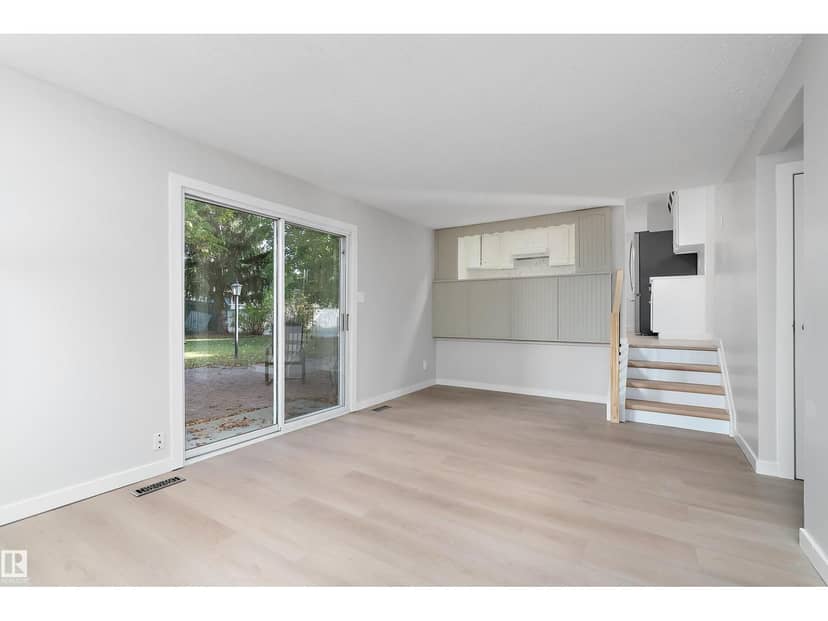 10928 34A AV NW — photo 25 of 40