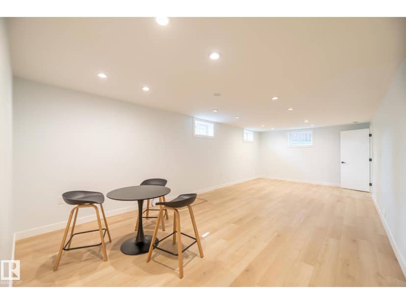 16136 109A AV NW — photo 37 of 40