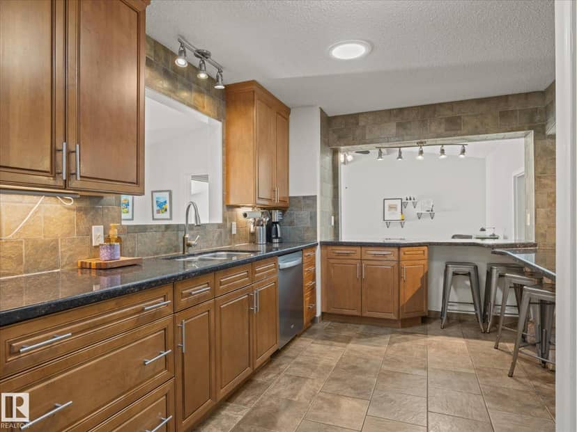 6804 94A AV NW — photo 9 of 40