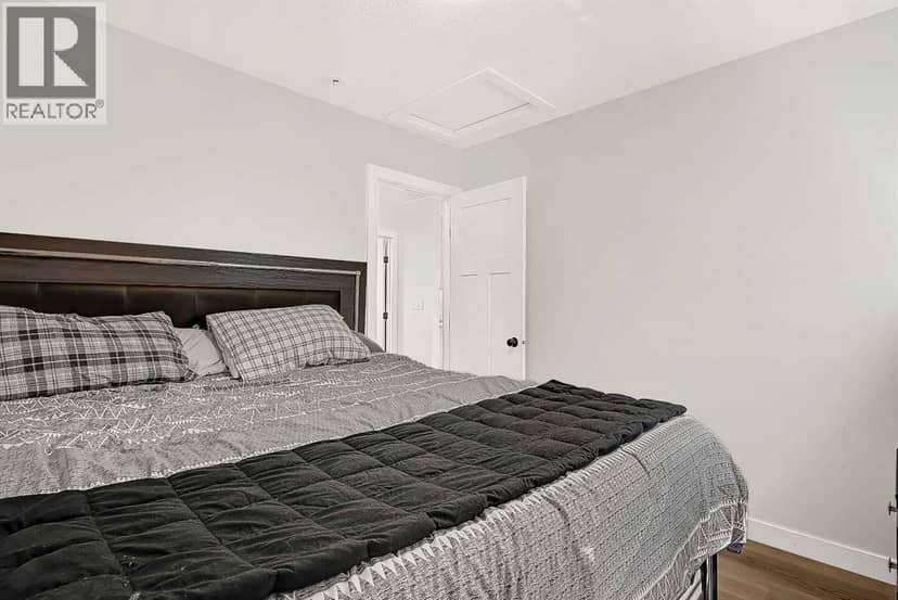 11929 81 Avenue — photo 10 of 36