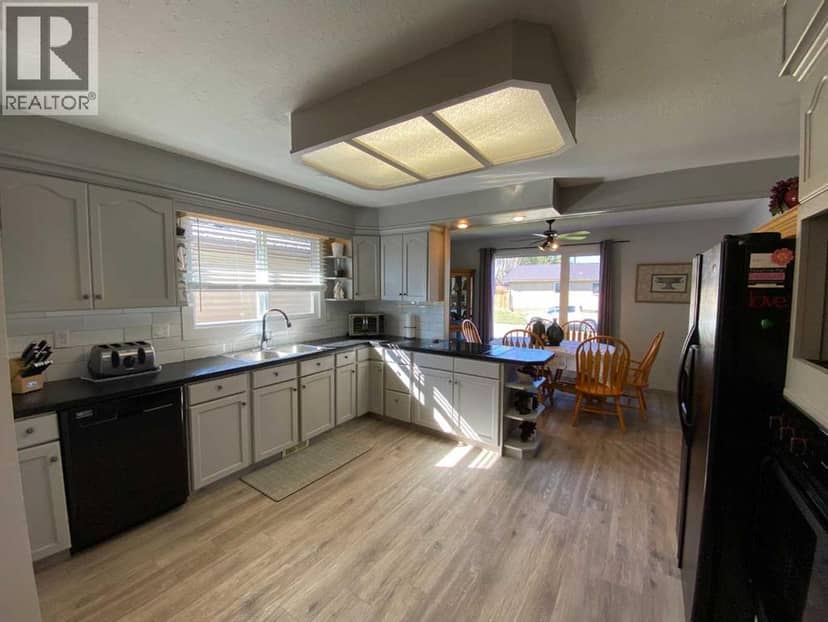 3 Lake Bevan Drive E, Brooks, photo 4