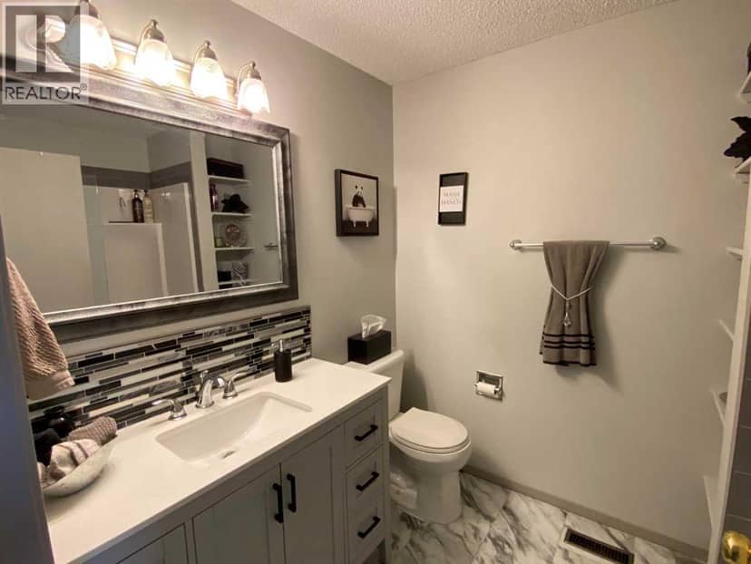 3 Lake Bevan Drive E — photo 19 of 40