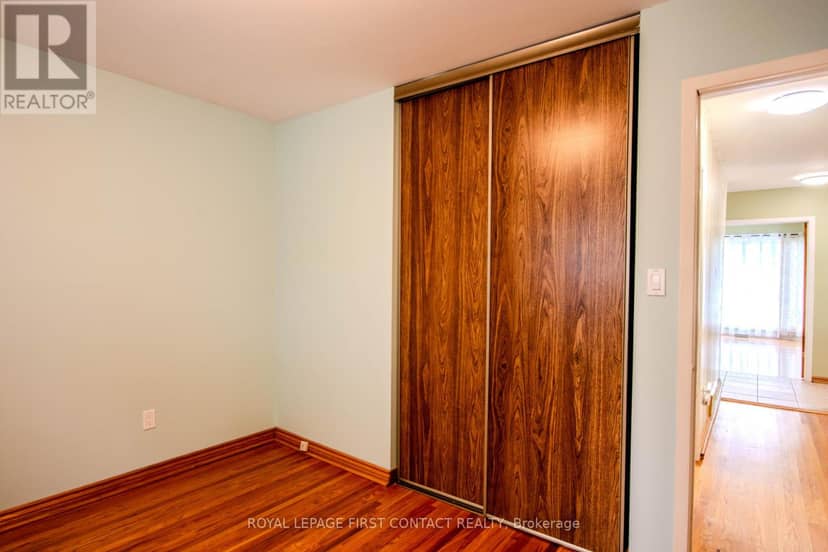 12 Daphne Crescent — photo 15 of 39