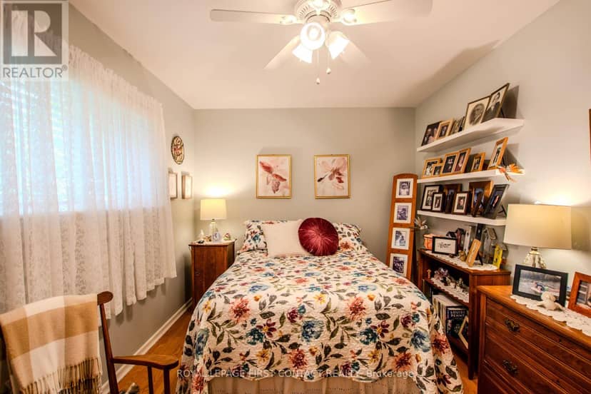 27 Tower Crescent — photo 17 of 38