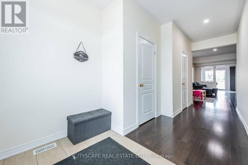 37 Aspermont Crescent — photo 4 of 40
