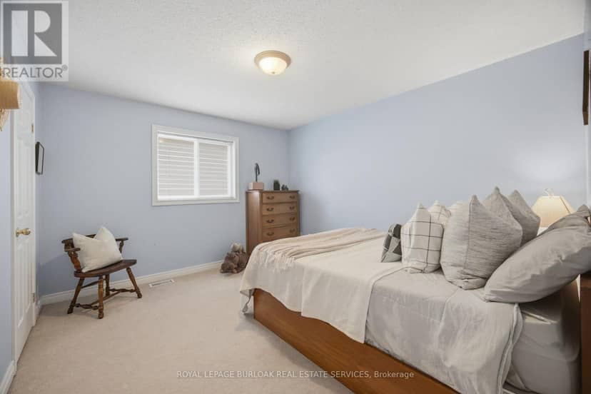 84 Meadowbank Drive — photo 33 of 40