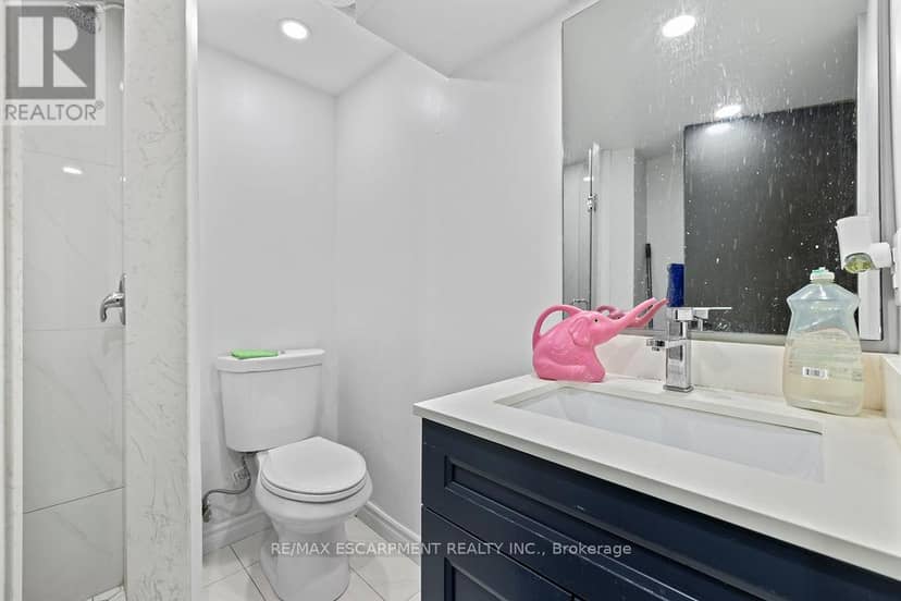 24 Tara Crescent — photo 10 of 40
