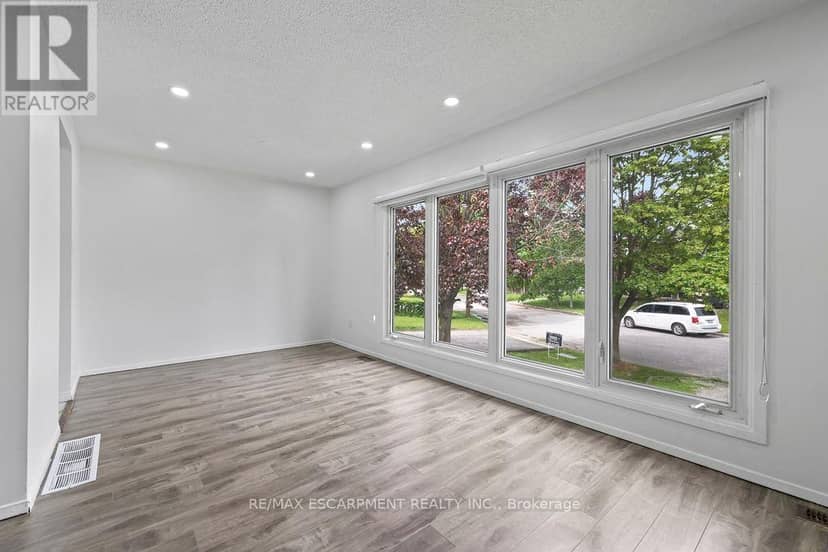 24 Tara Crescent — photo 20 of 40