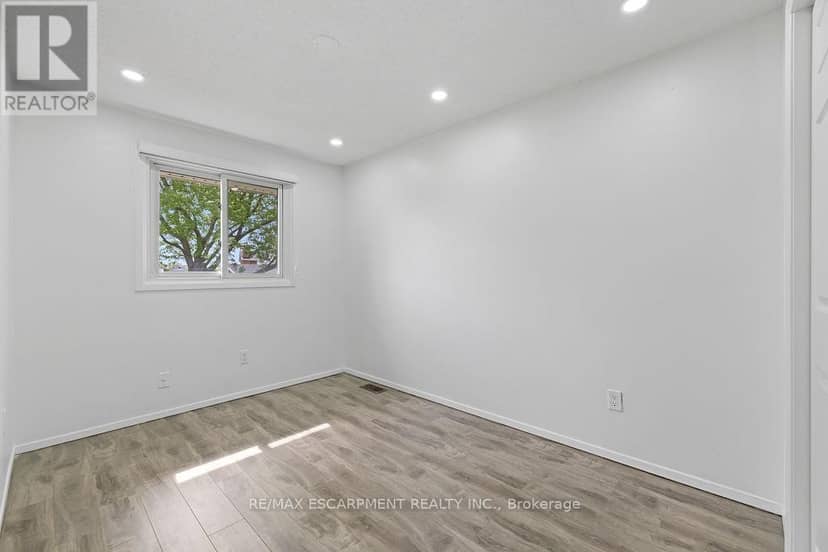 24 Tara Crescent — photo 25 of 40