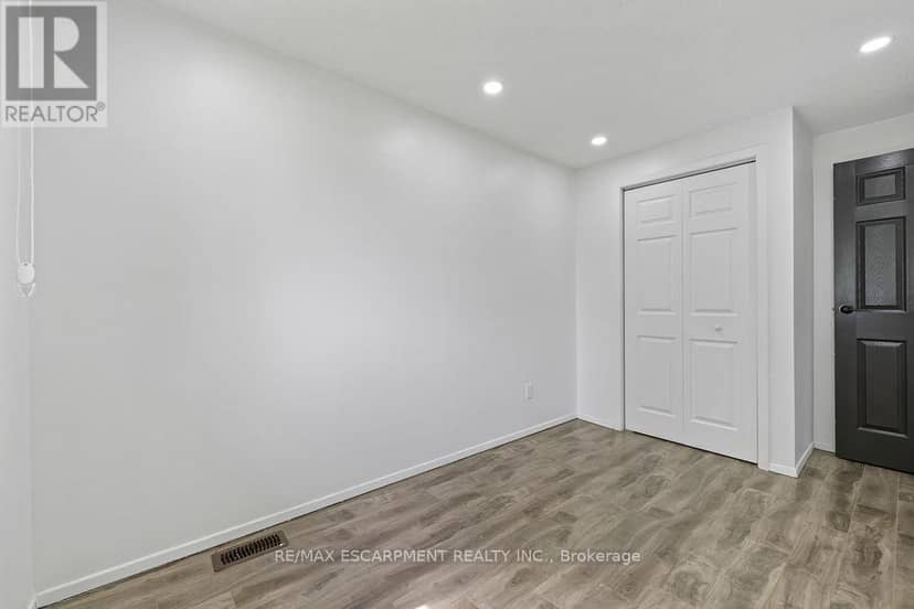 24 Tara Crescent — photo 26 of 40