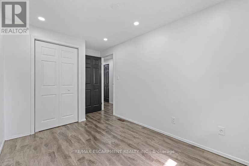 24 Tara Crescent — photo 27 of 40