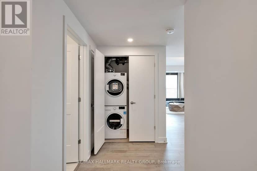 2306 - 180 George Street — photo 4 of 40
