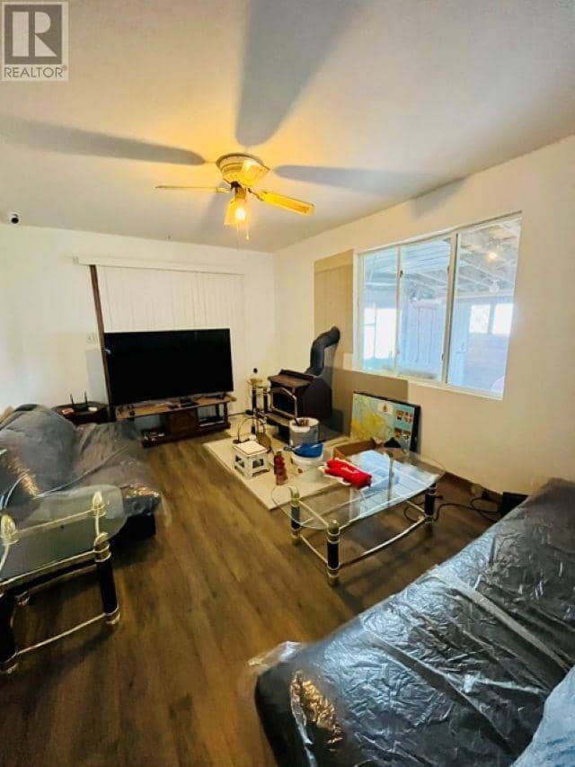 8 John — photo 11 of 25