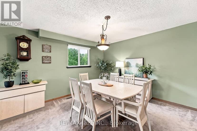 76 Chester Crescent — photo 10 of 40