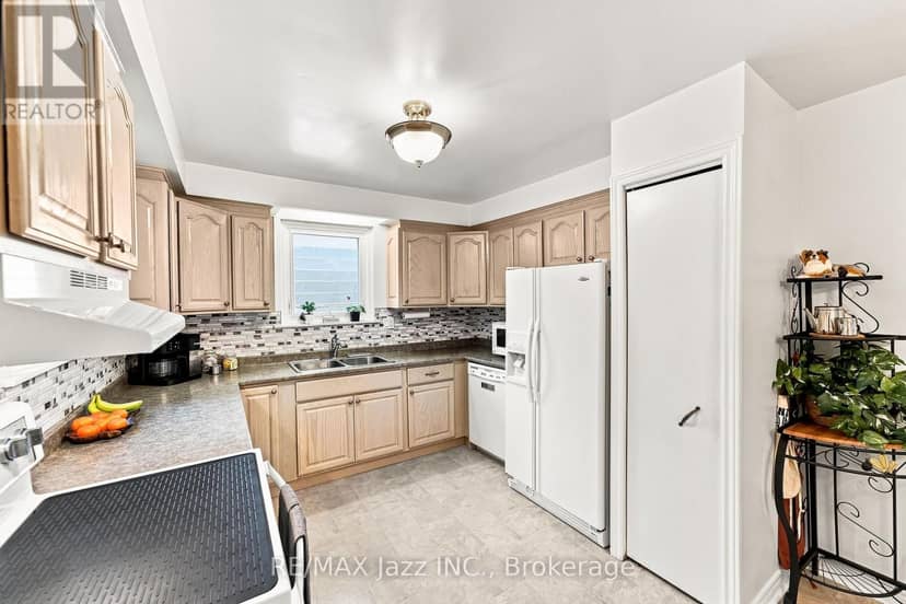 76 Chester Crescent — photo 12 of 40