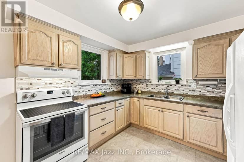 76 Chester Crescent — photo 13 of 40