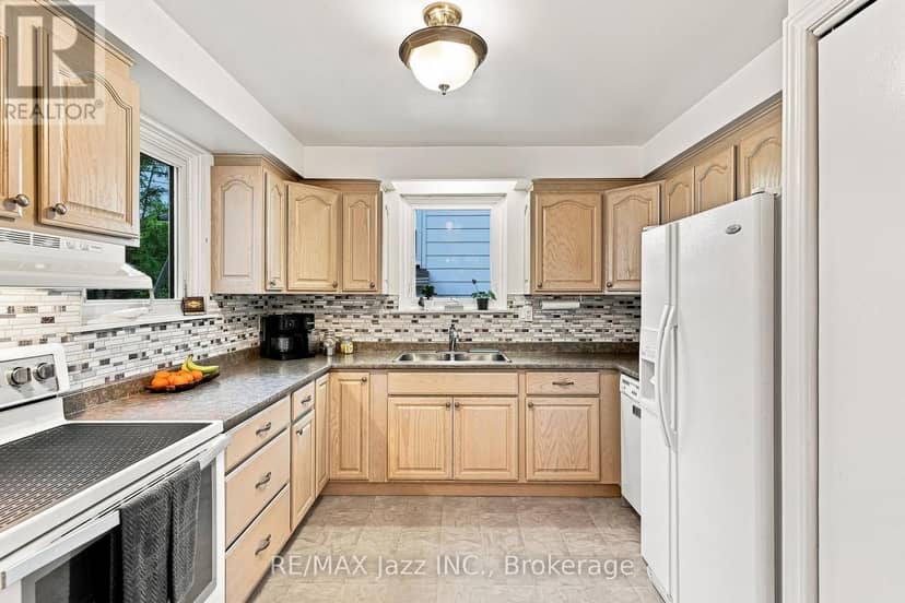 76 Chester Crescent — photo 14 of 40