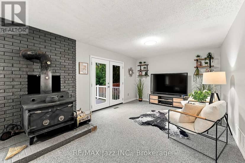76 Chester Crescent — photo 17 of 40