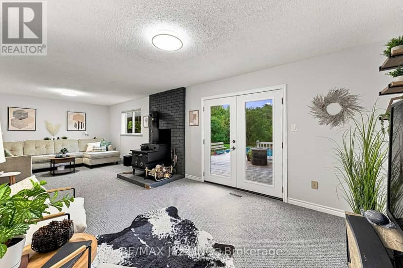 76 Chester Crescent — photo 19 of 40