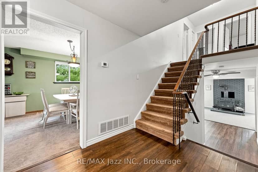 76 Chester Crescent — photo 20 of 40