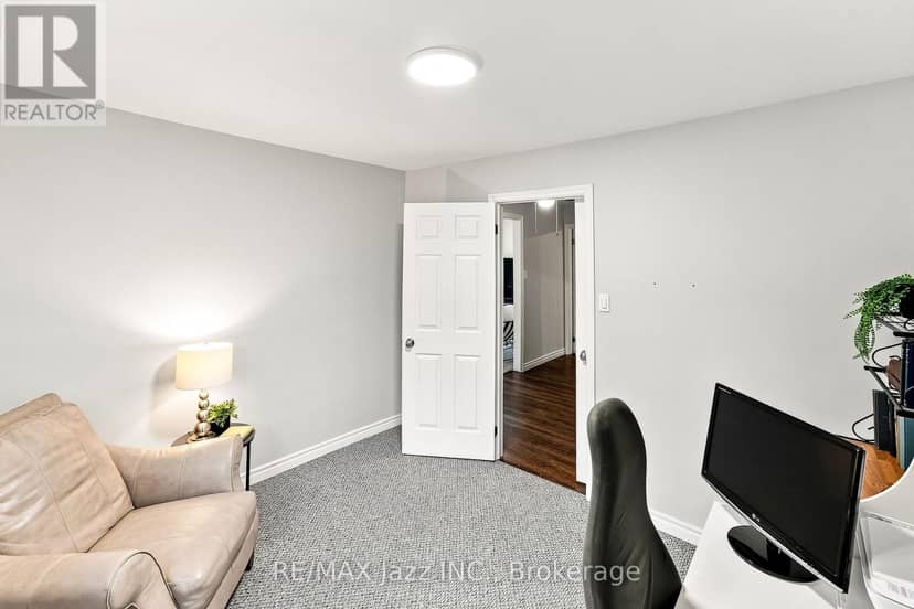 76 Chester Crescent — photo 26 of 40