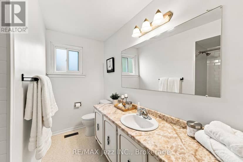 76 Chester Crescent — photo 27 of 40