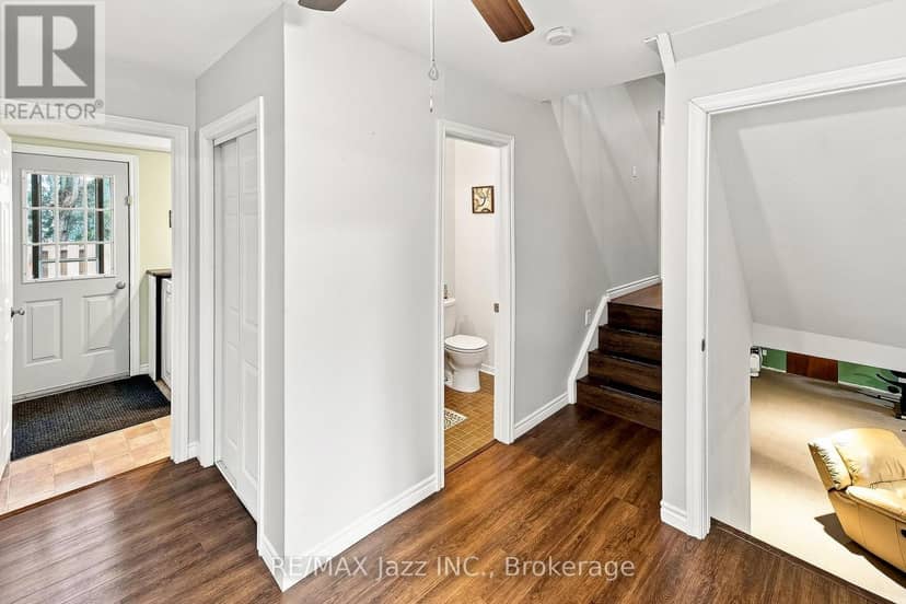 76 Chester Crescent — photo 28 of 40