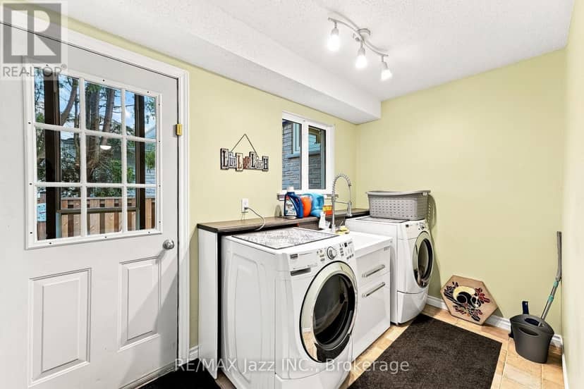 76 Chester Crescent — photo 30 of 40