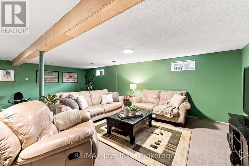 76 Chester Crescent — photo 31 of 40