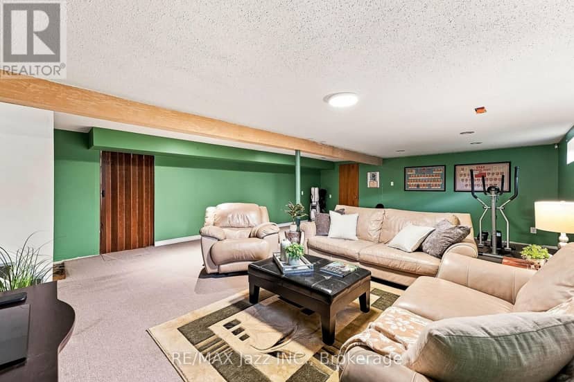 76 Chester Crescent — photo 32 of 40