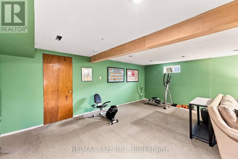 76 Chester Crescent — photo 33 of 40