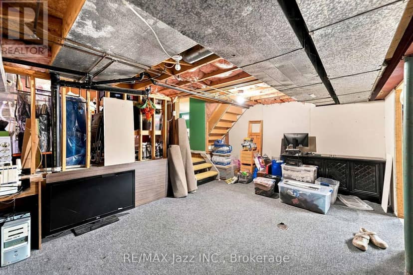 76 Chester Crescent — photo 34 of 40