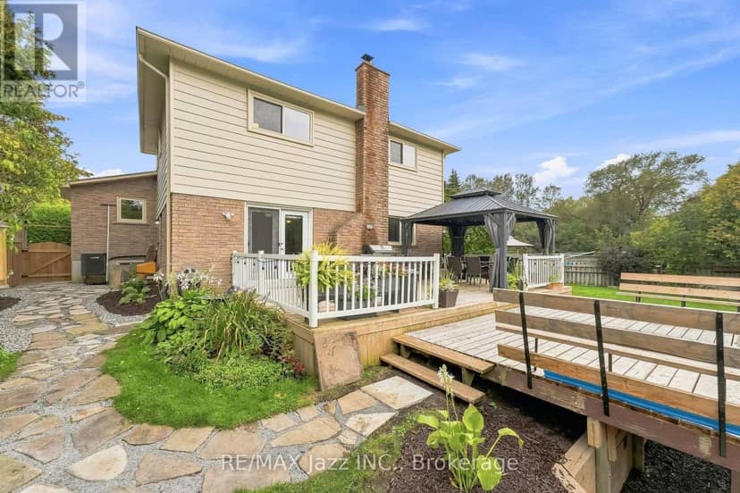 76 Chester Crescent — photo 38 of 40
